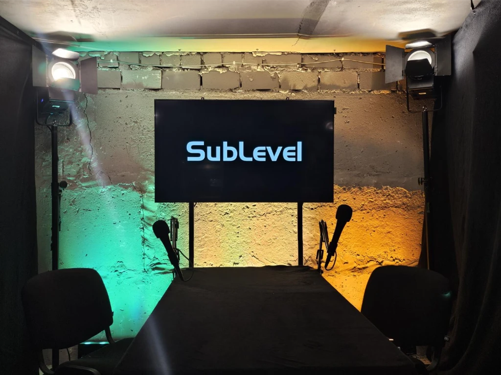 Divu personu PRO podkāsta studija